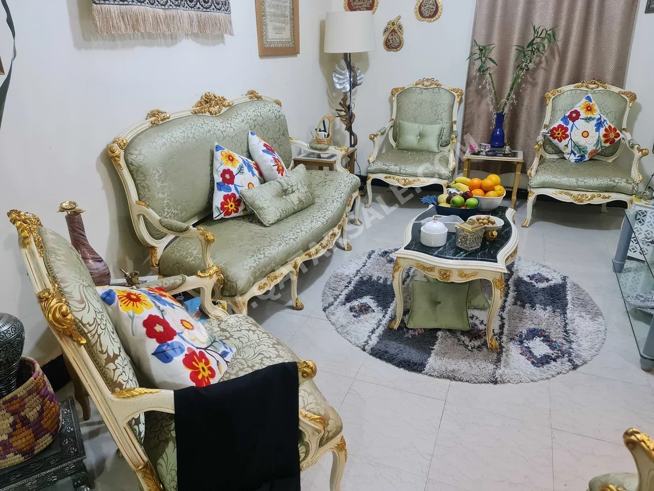 Sofas, Couches & Chairs 3-Seat Sofa  - With Table