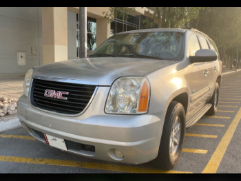 GMC  Yukon  SLT  2007  Automatic  227,000 Km  8 Cylinder  SUV  Silver
