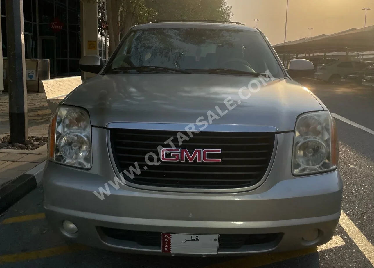 GMC  Yukon  SLT  2007  Automatic  227,000 Km  8 Cylinder  SUV  Silver