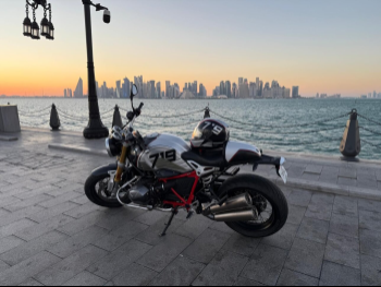 بي ام دبليو  ار ناين تي/5 الاصدار 50 -  2023 - اللون فضي -  الضمان