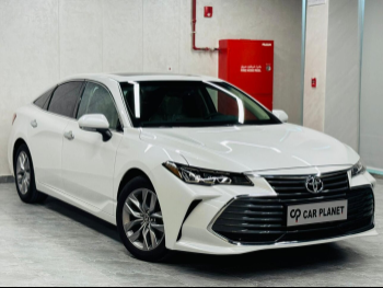 Toyota  Avalon  XLE  2022  Automatic  8,000 Km  6 Cylinder  Front Wheel Drive (FWD)  Sedan  White  With Warranty