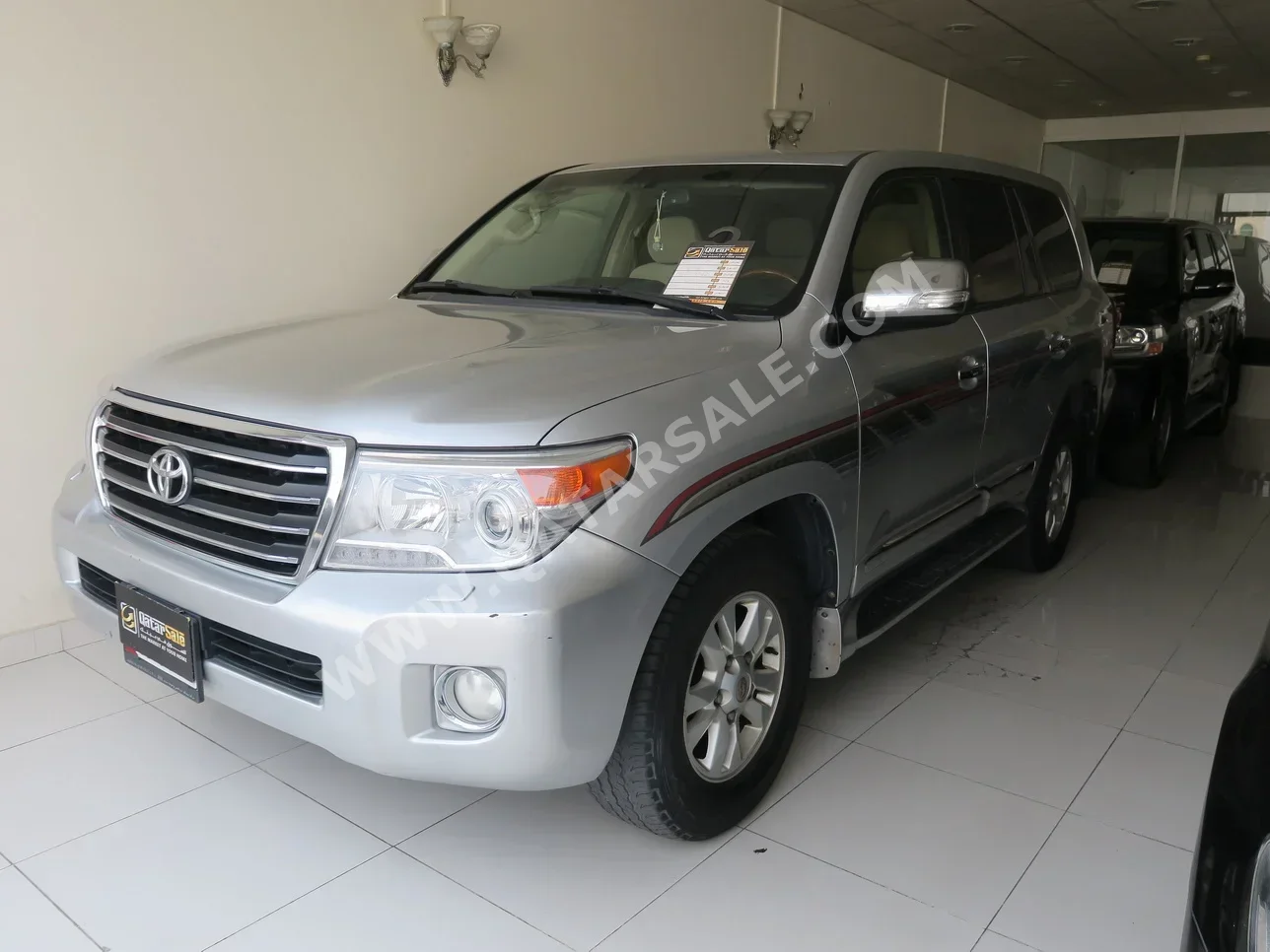 Toyota  Land Cruiser  GXR  2013  Automatic  268,000 Km  8 Cylinder  Four Wheel Drive (4WD)  SUV  Gray