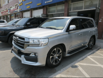 Toyota  Land Cruiser  VXR- Grand Touring S  2020  Automatic  169,000 Km  8 Cylinder  Four Wheel Drive (4WD)  SUV  Silver