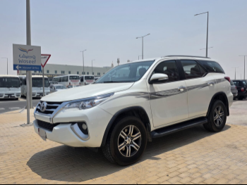 Toyota  Fortuner  2017  Automatic  290,000 Km  4 Cylinder  Four Wheel Drive (4WD)  SUV  White