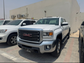 GMC  Sierra  2500 HD  2015  Automatic  177,000 Km  8 Cylinder  Four Wheel Drive (4WD)  Pick Up  White
