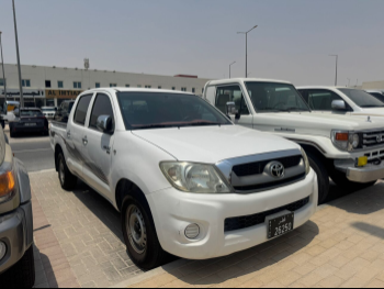 Toyota  Hilux  2011  Manual  191,000 Km  4 Cylinder  Four Wheel Drive (4WD)  Pick Up  White
