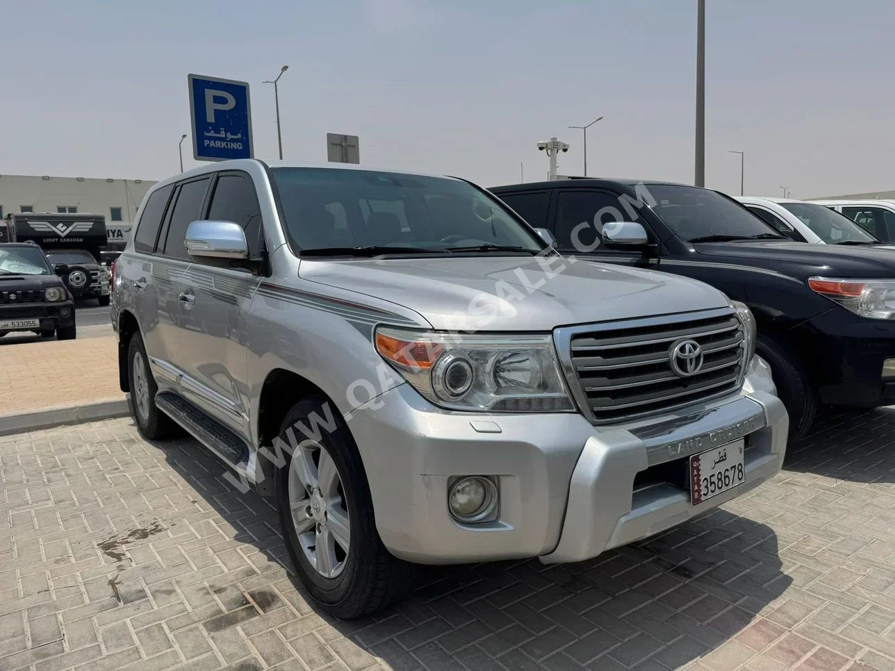 Toyota  Land Cruiser  GXR  2013  Automatic  282,000 Km  8 Cylinder  Four Wheel Drive (4WD)  SUV  Silver