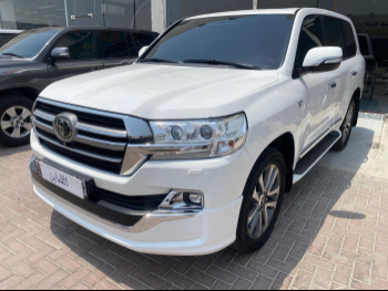 Toyota  Land Cruiser  VXR  2019  Automatic  232,000 Km  8 Cylinder  Four Wheel Drive (4WD)  SUV  White