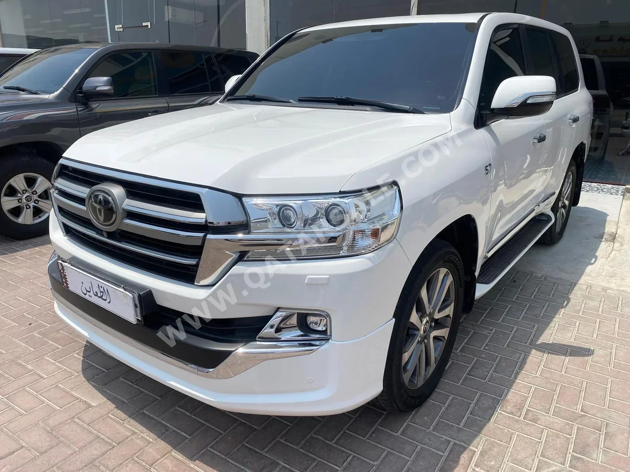 Toyota  Land Cruiser  VXR  2019  Automatic  232,000 Km  8 Cylinder  Four Wheel Drive (4WD)  SUV  White