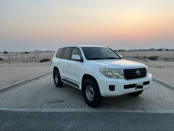 Toyota  Land Cruiser  G  2013  Automatic  305,000 Km  6 Cylinder  Four Wheel Drive (4WD)  SUV  White