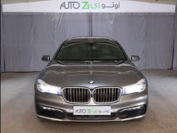 بي ام دبليو  الفئة - السابعة  730 Li  2018  اوتوماتيك  120,000 كم  4 سلندر  دفع خلفي  سيدان  رمادي