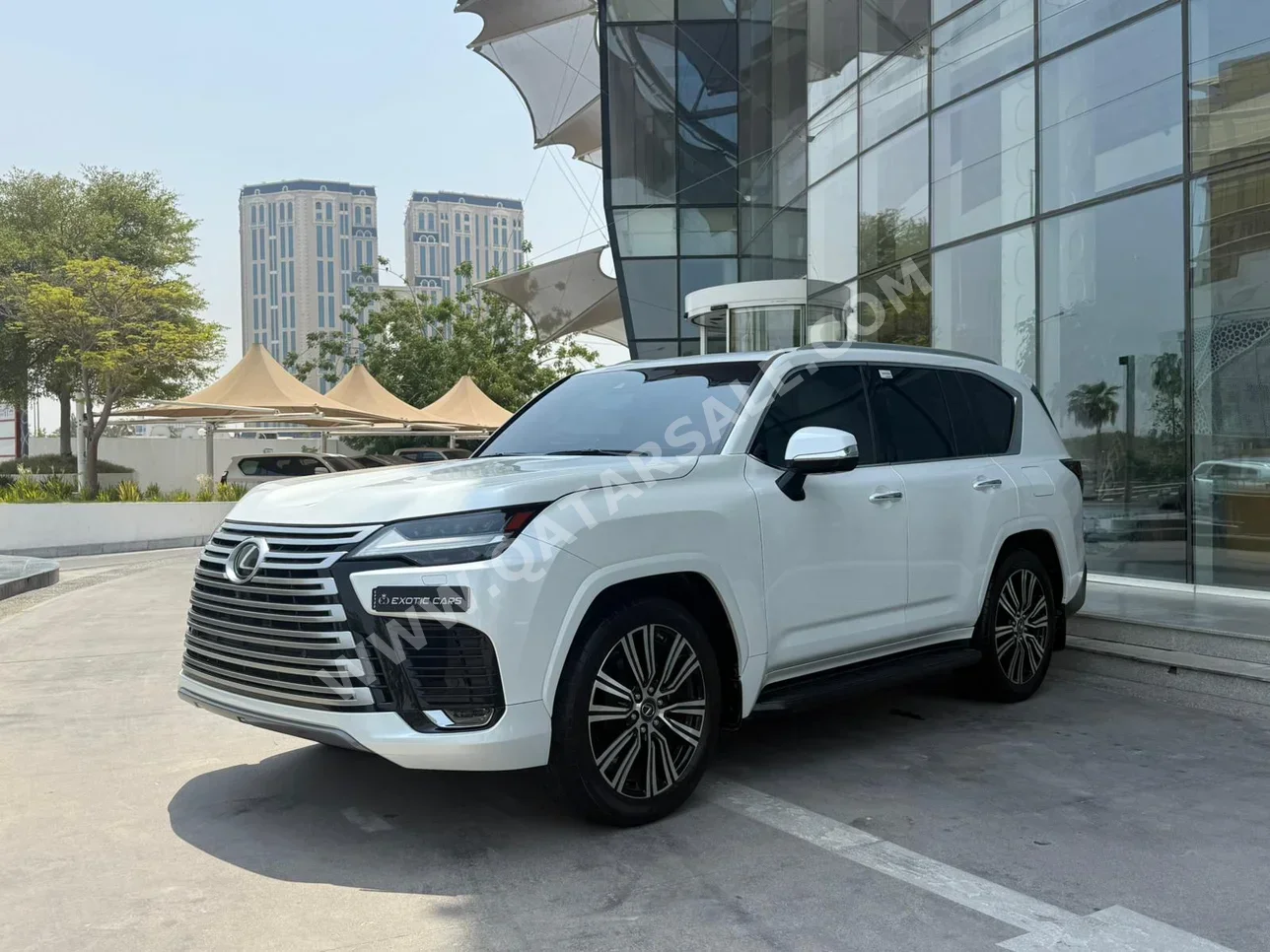 Lexus  LX  600  2023  Automatic  15,100 Km  6 Cylinder  Four Wheel Drive (4WD)  SUV  White  With Warranty