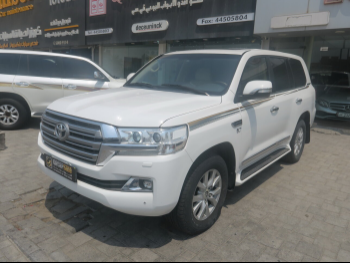 Toyota  Land Cruiser  GXR  2021  Automatic  299,000 Km  8 Cylinder  Four Wheel Drive (4WD)  SUV  White