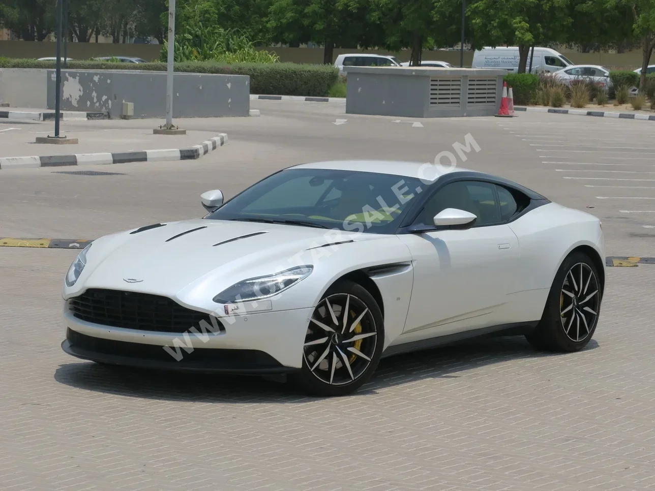 Aston Martin  DB  11  2017  Automatic  45,000 Km  12 Cylinder  Rear Wheel Drive (RWD)  Coupe / Sport  White