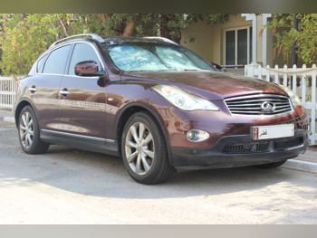 انفنيتي كيو اكس 50 2014 اوتوماتيك 30,000 كم 6 سلندر دفع رباعي اس يو في عنابي