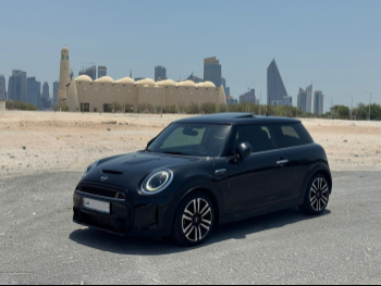 Mini  Cooper  S  2023  Automatic  45,000 Km  4 Cylinder  Front Wheel Drive (FWD)  Hatchback  Black