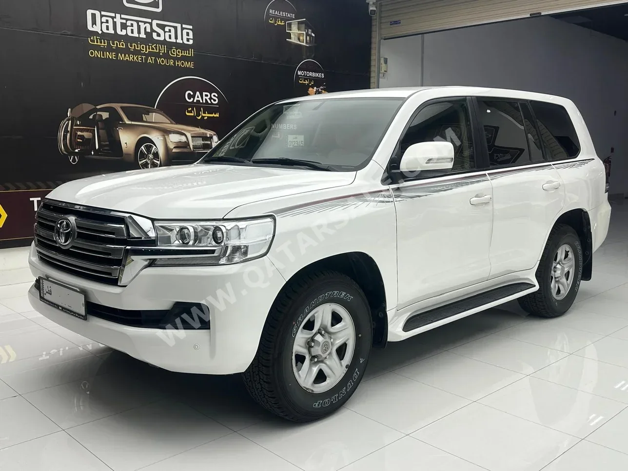 Toyota  Land Cruiser  GXR  2019  Automatic  164,000 Km  6 Cylinder  Four Wheel Drive (4WD)  SUV  White