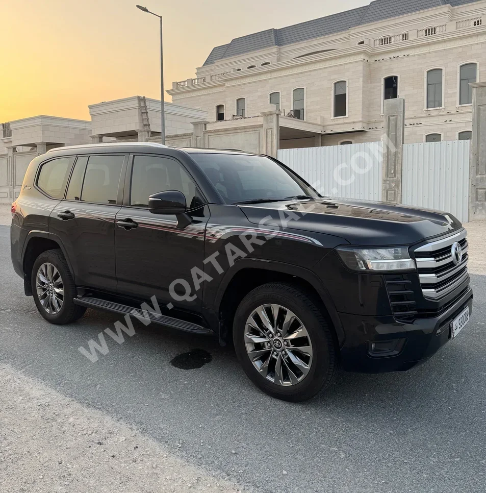 Toyota  Land Cruiser  GXR Twin Turbo  2022  Automatic  185,000 Km  6 Cylinder  Four Wheel Drive (4WD)  SUV  Black