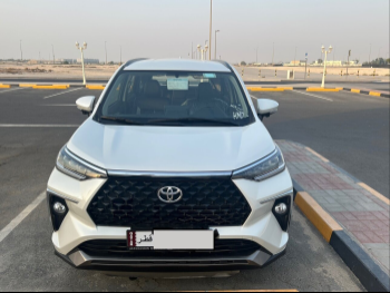 Toyota  Veloz  2025  Automatic  500 Km  4 Cylinder  Front Wheel Drive (FWD)  Van / Bus  Pearl  With Warranty