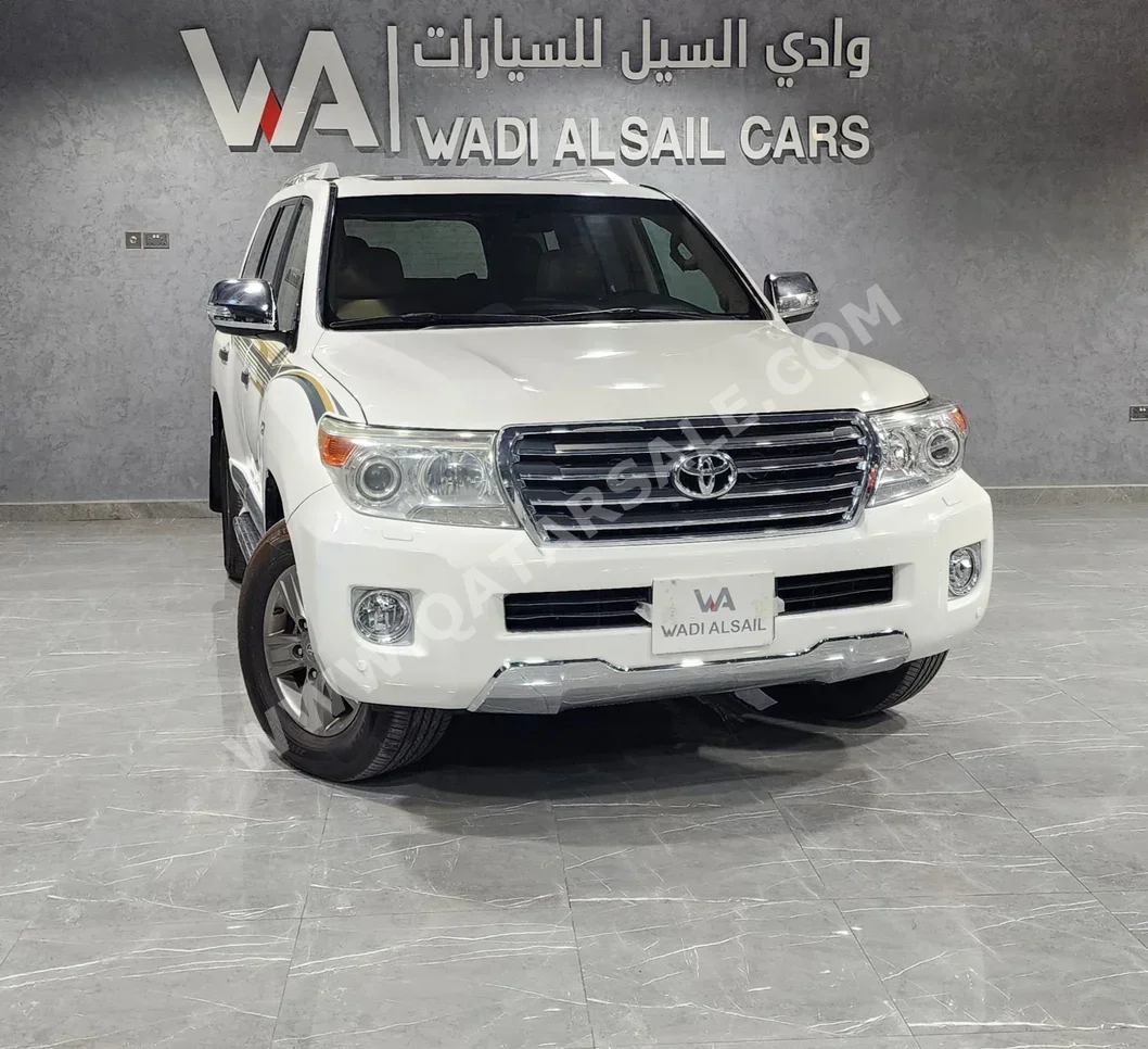 Toyota  Land Cruiser  VXR  2014  Automatic  53,000 Km  8 Cylinder  Four Wheel Drive (4WD)  SUV  White