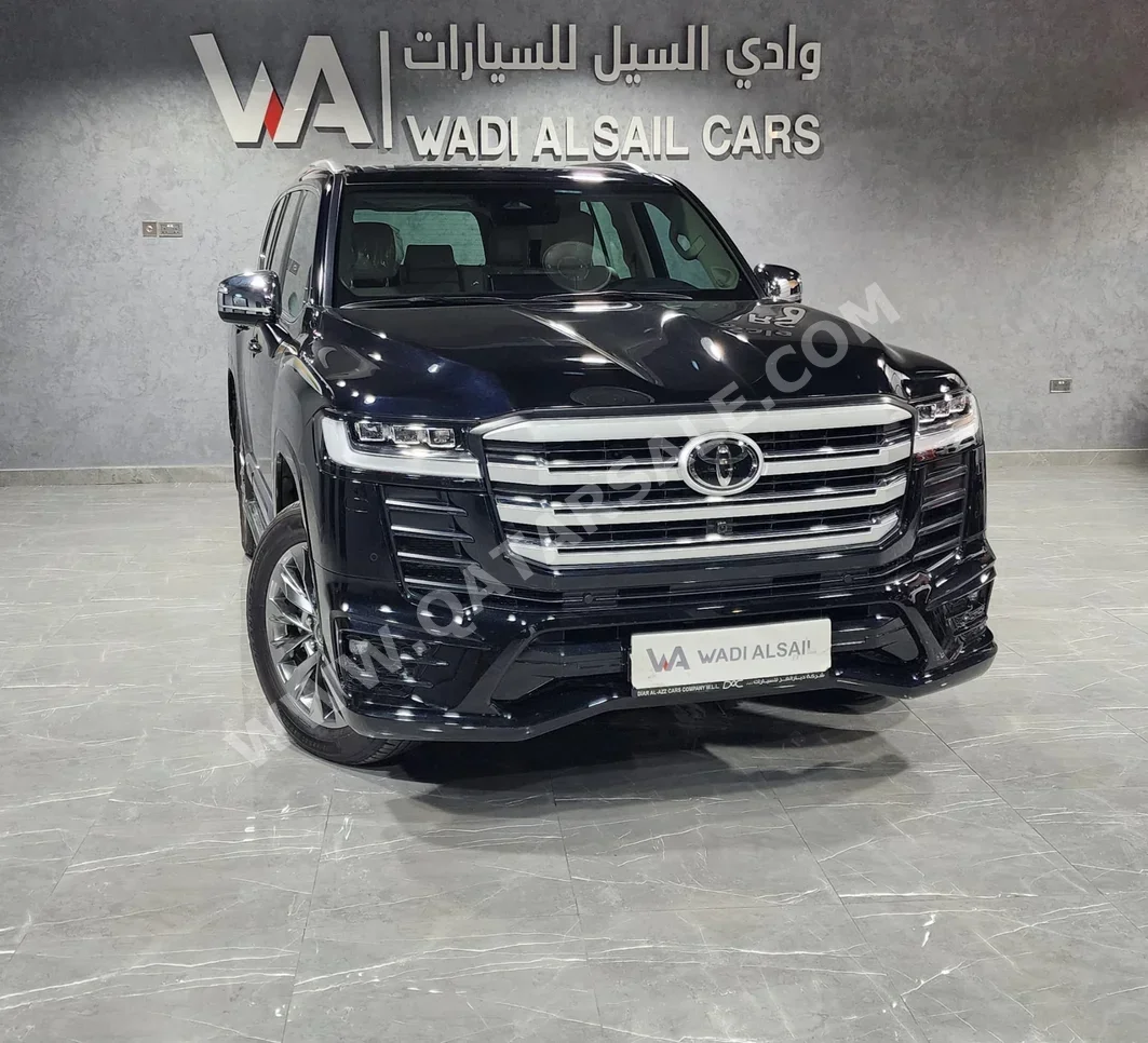 Toyota  Land Cruiser  VXR Twin Turbo  2025  Automatic  4,200 Km  6 Cylinder  Four Wheel Drive (4WD)  SUV  Black  With Warranty