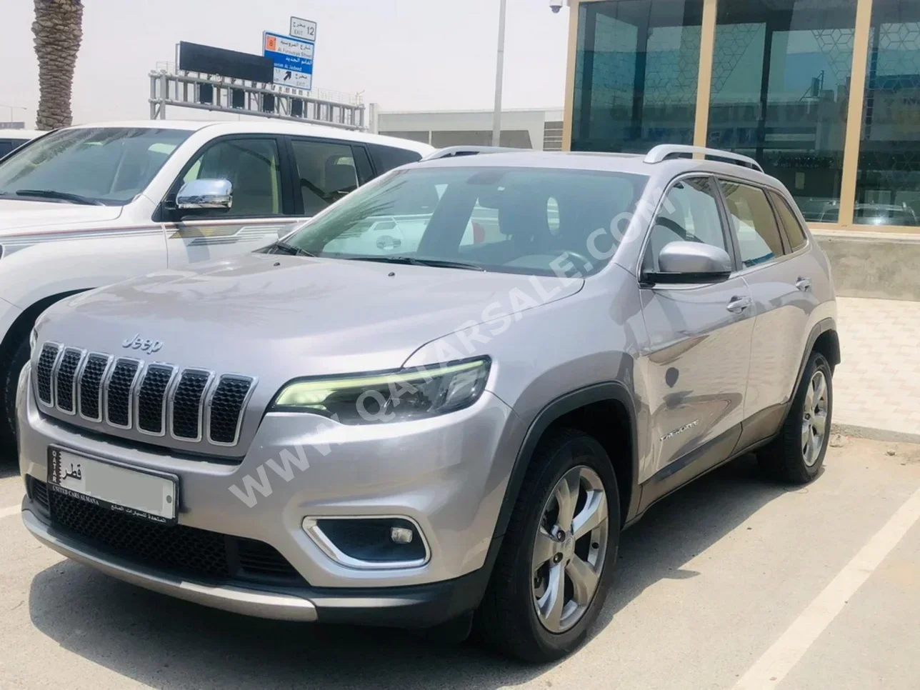 Jeep  Cherokee  Limited  2020  Automatic  122,000 Km  6 Cylinder  Four Wheel Drive (4WD)  SUV  Silver