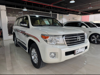 Toyota  Land Cruiser  GXR  2013  Automatic  164,000 Km  8 Cylinder  Four Wheel Drive (4WD)  SUV  White