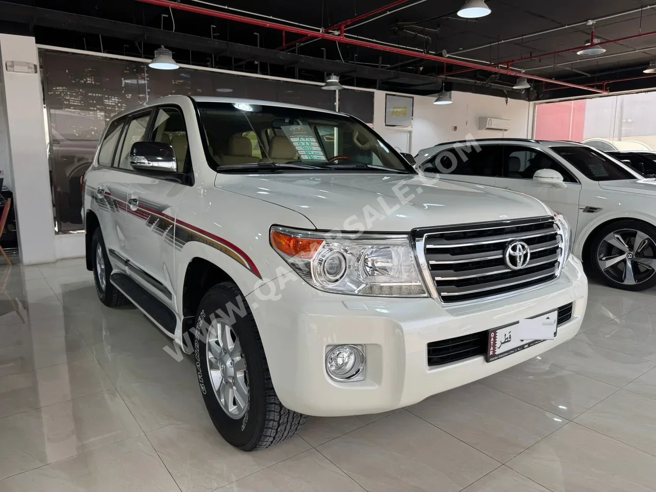 Toyota  Land Cruiser  GXR  2013  Automatic  164,000 Km  8 Cylinder  Four Wheel Drive (4WD)  SUV  White