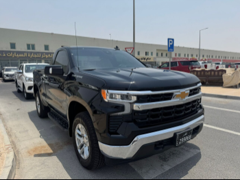 Chevrolet  Silverado  LT  2023  Automatic  3,000 Km  8 Cylinder  Four Wheel Drive (4WD)  Pick Up  Black  With Warranty