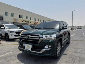 Toyota  Land Cruiser  VXR  2019  Automatic  142,000 Km  8 Cylinder  Four Wheel Drive (4WD)  SUV  Green