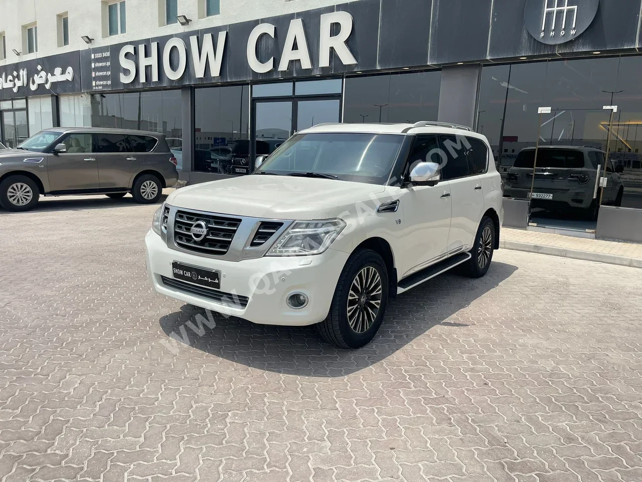 Nissan  Patrol  Platinum  2014  Automatic  206,000 Km  8 Cylinder  Four Wheel Drive (4WD)  SUV  White