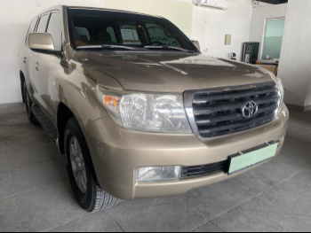 Toyota  Land Cruiser  GXR  2011  Automatic  353,000 Km  6 Cylinder  Four Wheel Drive (4WD)  SUV  Gold