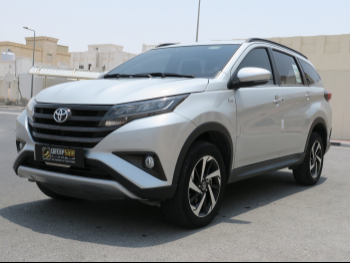 تويوتا  راش  اس  2023  اوتوماتيك  25,000 كم  4 سلندر  سحب امامي  اس يو في  فضي  تحت الضمان