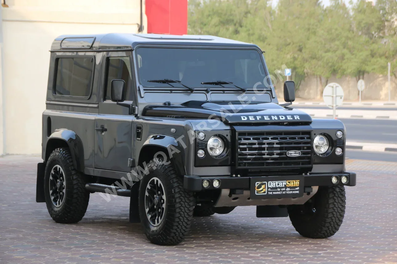 Land Rover  Defender  90 ADVENTURE  2016  Manual  19,400 Km  4 Cylinder  Four Wheel Drive (4WD)  SUV  Gray