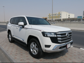 Toyota  Land Cruiser  GXR  2024  Automatic  17,000 Km  6 Cylinder  Four Wheel Drive (4WD)  SUV  White  With Warranty