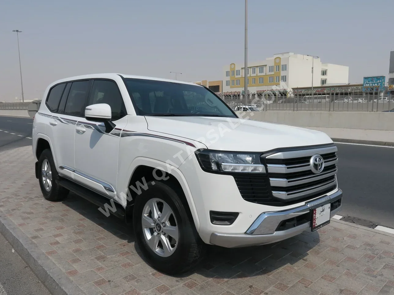 Toyota  Land Cruiser  GXR  2024  Automatic  17,000 Km  6 Cylinder  Four Wheel Drive (4WD)  SUV  White  With Warranty