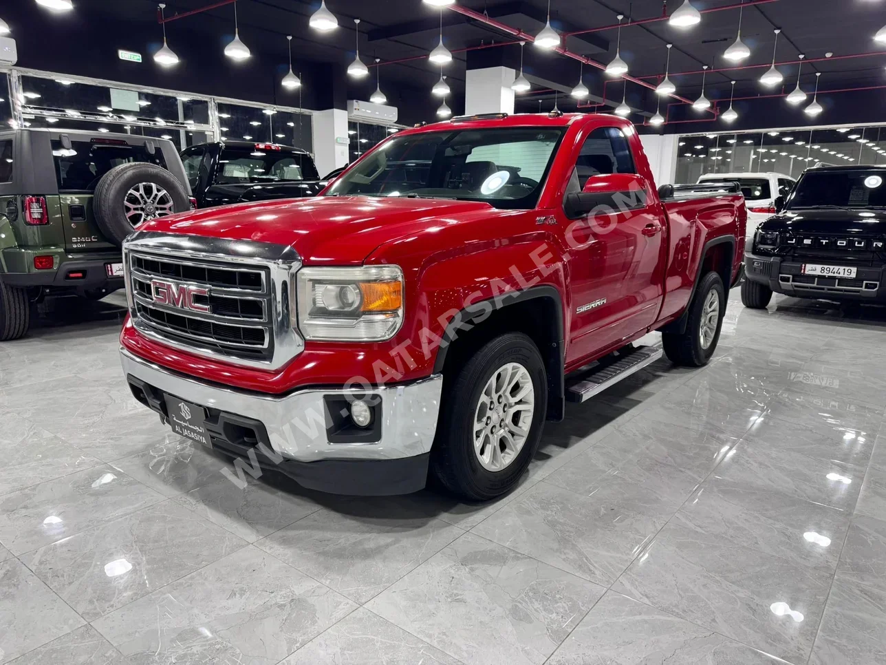 GMC  Sierra  SLE  2015  Automatic  192,000 Km  8 Cylinder  Four Wheel Drive (4WD)  Pick Up  Red
