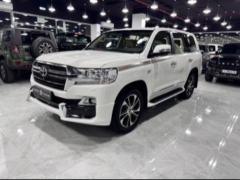 Toyota  Land Cruiser  VXR  2020  Automatic  195,000 Km  8 Cylinder  Four Wheel Drive (4WD)  SUV  White