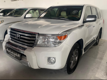 Toyota  Land Cruiser  GXR  2015  Automatic  94,000 Km  8 Cylinder  Four Wheel Drive (4WD)  SUV  White