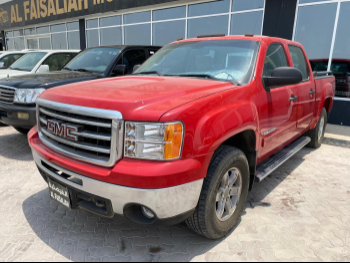 GMC  Sierra  2013  Automatic  238,000 Km  8 Cylinder  Four Wheel Drive (4WD)  Pick Up  Red