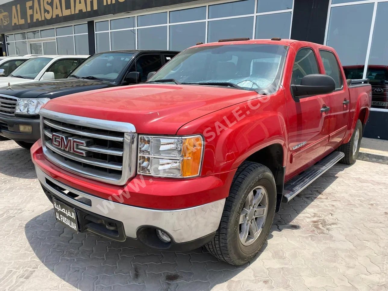 GMC  Sierra  2013  Automatic  238,000 Km  8 Cylinder  Four Wheel Drive (4WD)  Pick Up  Red