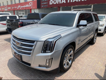 Cadillac  Escalade  Platinum  2016  Automatic  163,000 Km  8 Cylinder  Four Wheel Drive (4WD)  SUV  Silver