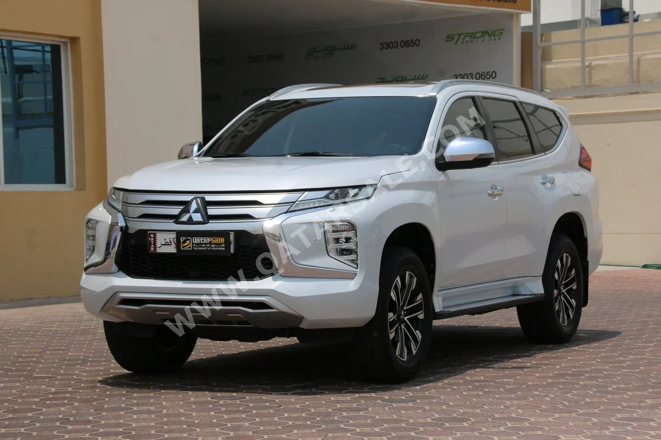 Mitsubishi  Pajero  Montero Sport  2022  Automatic  30,000 Km  6 Cylinder  Four Wheel Drive (4WD)  SUV  White  With Warranty