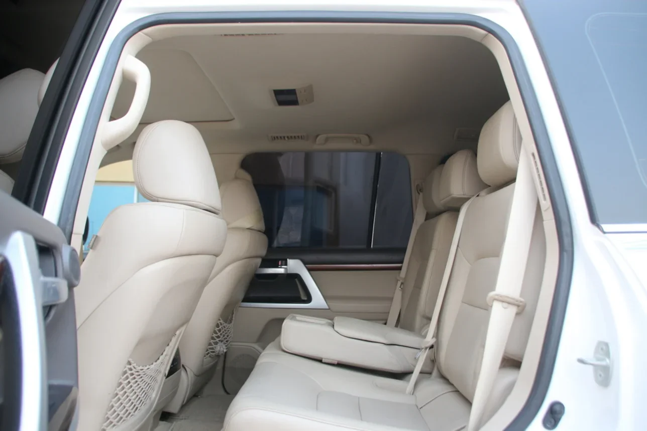 تويوتا  لاند كروزر  في اكس ار  2018  اوتوماتيك  286,000 كم  8 سلندر  دفع رباعي  اس يو في  أبيض