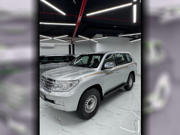 Toyota  Land Cruiser  VXR  2008  Automatic  210,000 Km  8 Cylinder  Four Wheel Drive (4WD)  SUV  Silver