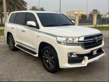 Toyota  Land Cruiser  VXR  2018  Automatic  195,000 Km  8 Cylinder  Four Wheel Drive (4WD)  SUV  White