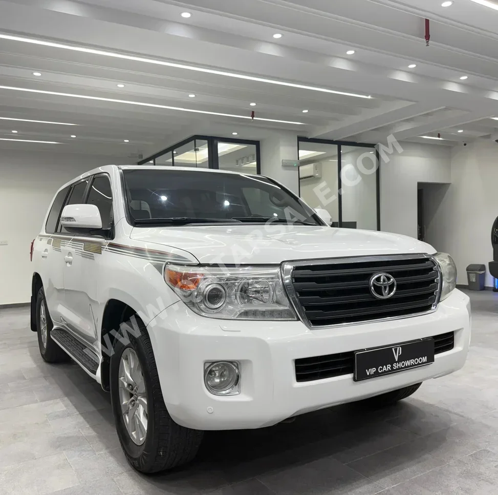 Toyota  Land Cruiser  GXR  2014  Automatic  213,000 Km  6 Cylinder  Four Wheel Drive (4WD)  SUV  White