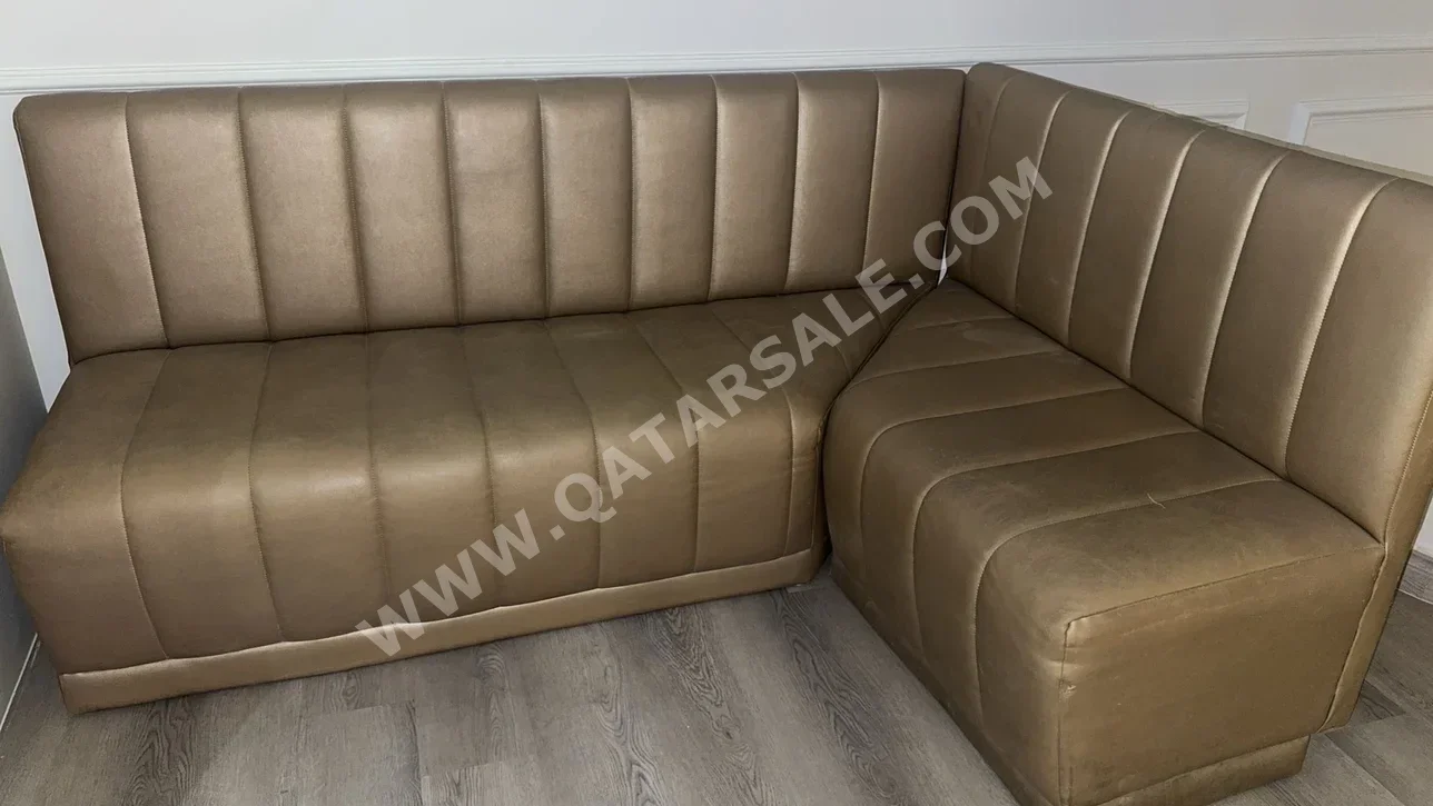 الأرائك والكنب والكراسي شكل L
