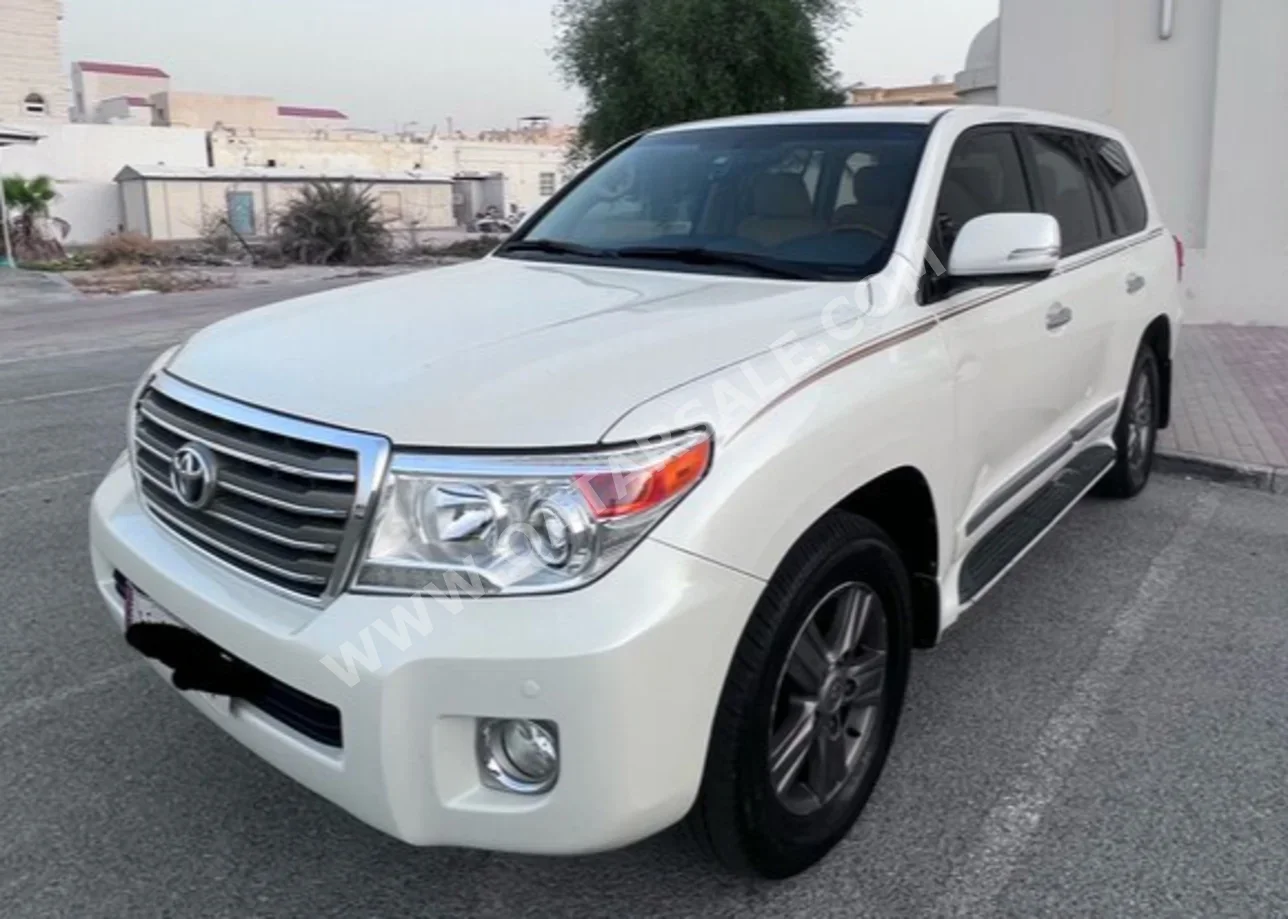 Toyota  Land Cruiser  GXR  2015  Automatic  212,000 Km  8 Cylinder  Four Wheel Drive (4WD)  SUV  White