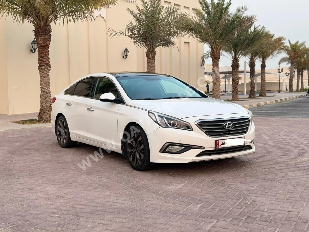 هيونداي  سوناتا  2015  اوتوماتيك  380,000 كم  4 سلندر  سحب امامي  سيدان  أبيض